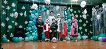 Новый  год  - это  самый волшебный  праздник  взрослых  и  детей,  это  время  волшебства  и  таинственных  превращений,  время  красивой , доброй  сказки,  которая  приходит  в  каждый  дом. 